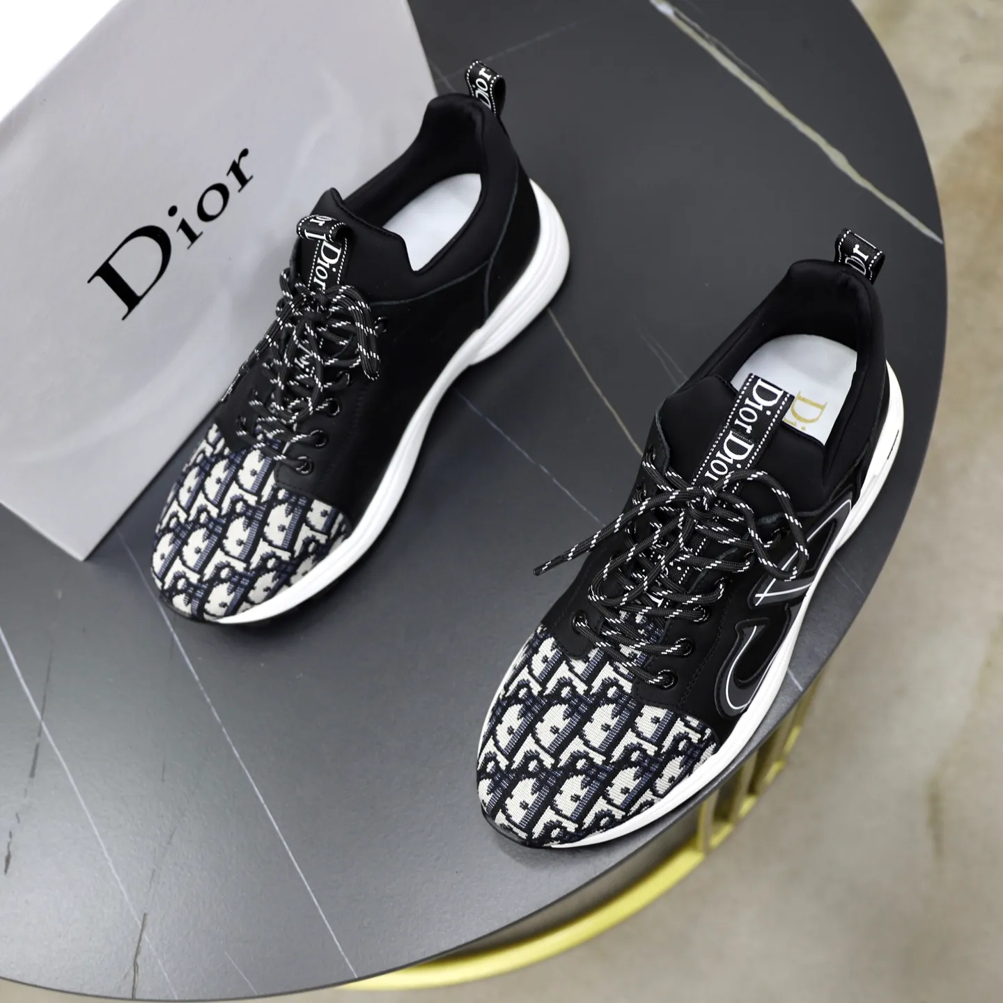Ex-factory price: 462💰🙅‍♂️🙅‍♂️🙅‍♂️ Brand: Dior DIOR Standard code: 38-44 (45 customized) Grade: Same as the official website Material: Original material splicing Comfortable and breathable lining Lightweight and wear-resistant sports outsole Style category: Men's fashionable casual shoes Running sneakers Distinguished luxury brand elements Top luxury Color: actual picture color